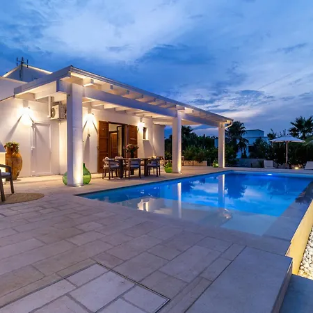 Denu Salento - Intera Dimora Con Piscina Ad Uso Esclusivo * Parabita